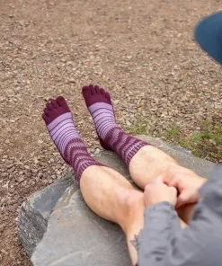 New Injinji Outdoor Midweight Crew Wool Garnet
