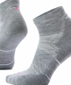 Discount Smartwool Women's Run Targeted Cushion Ankle Socks Light Grey/White